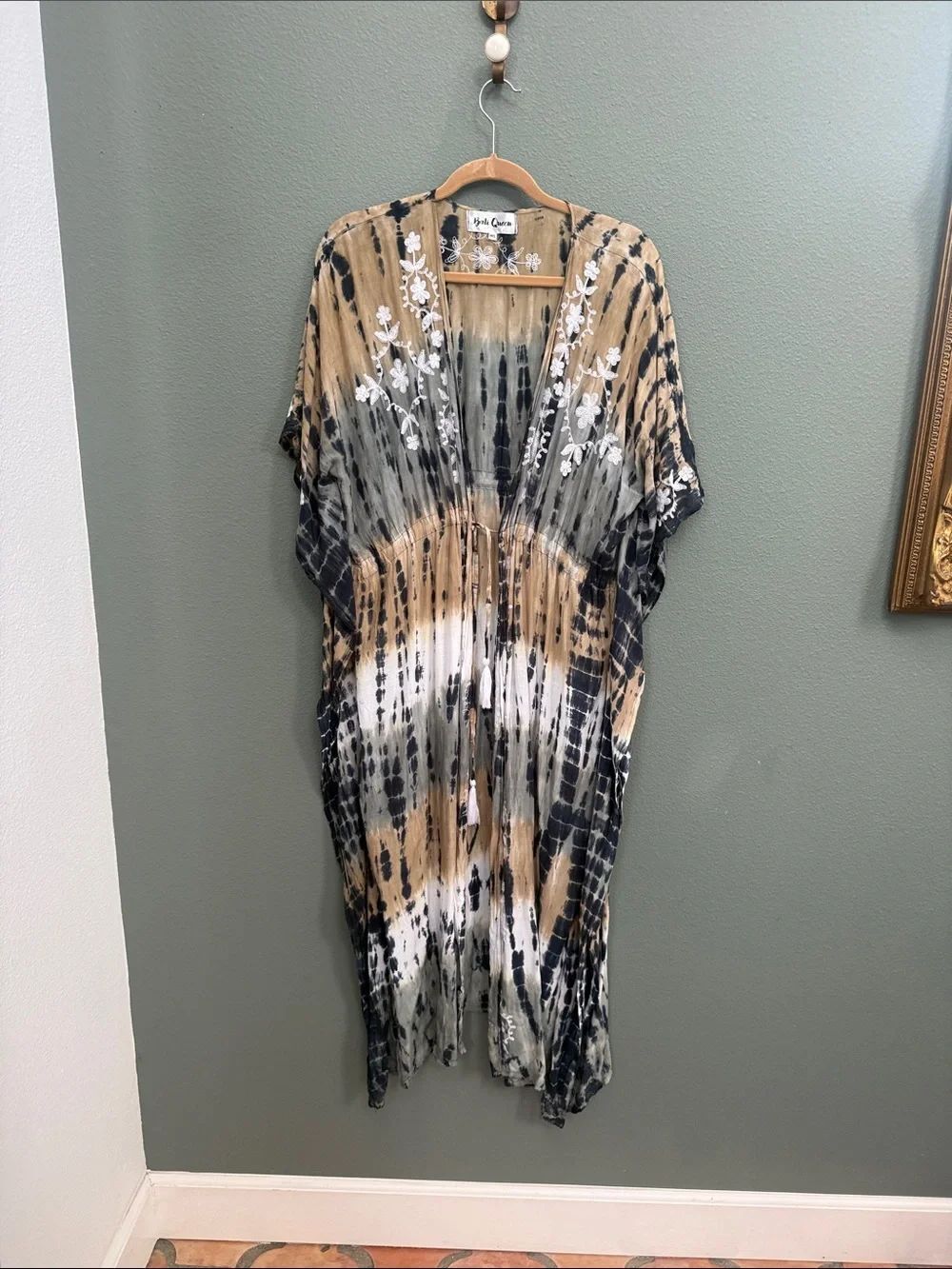 BALI QUEEN COVER UP Tie Dye Sz M/L Embroidered Floral